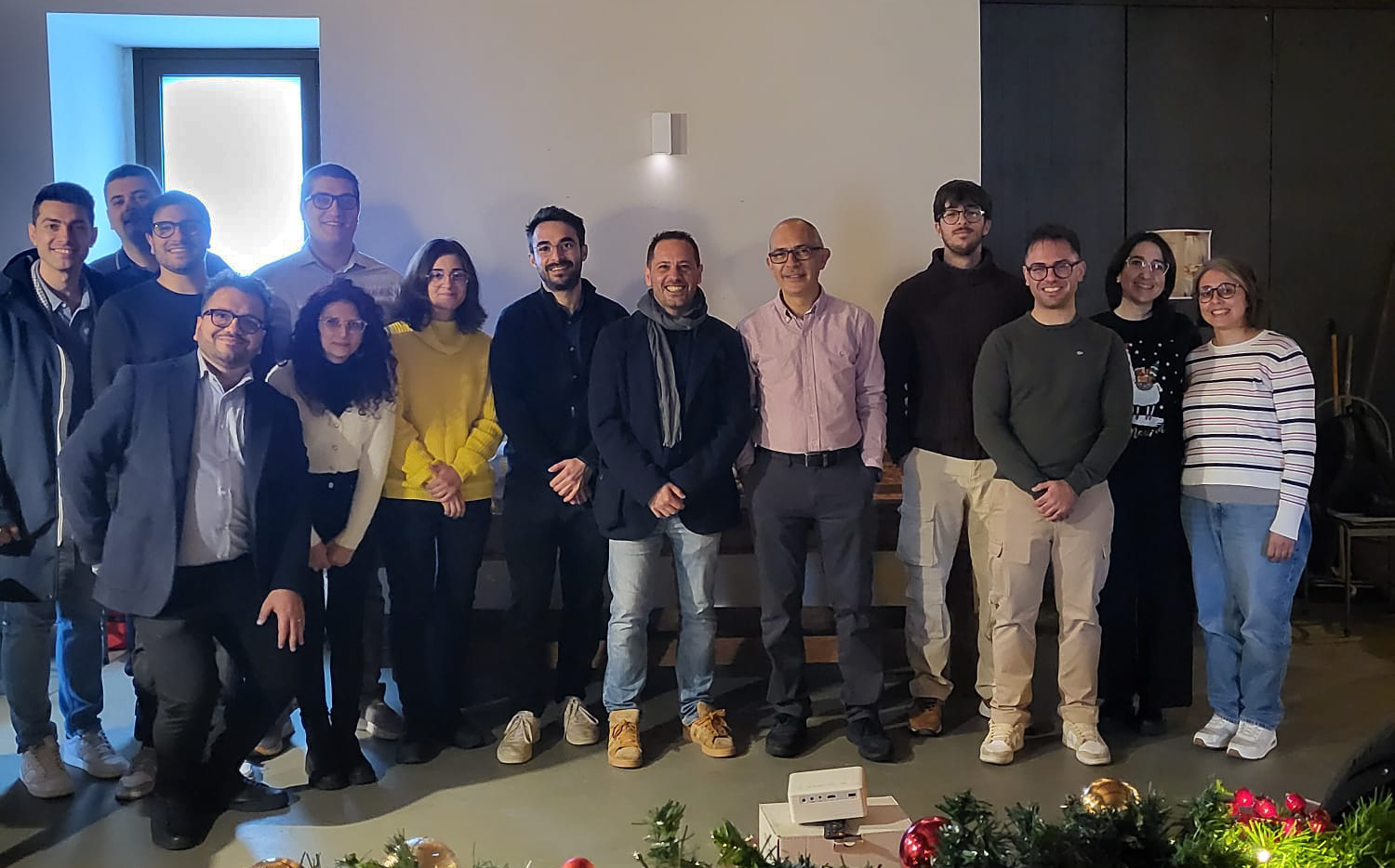 Il team ICTLab riunito per una foto di gruppo