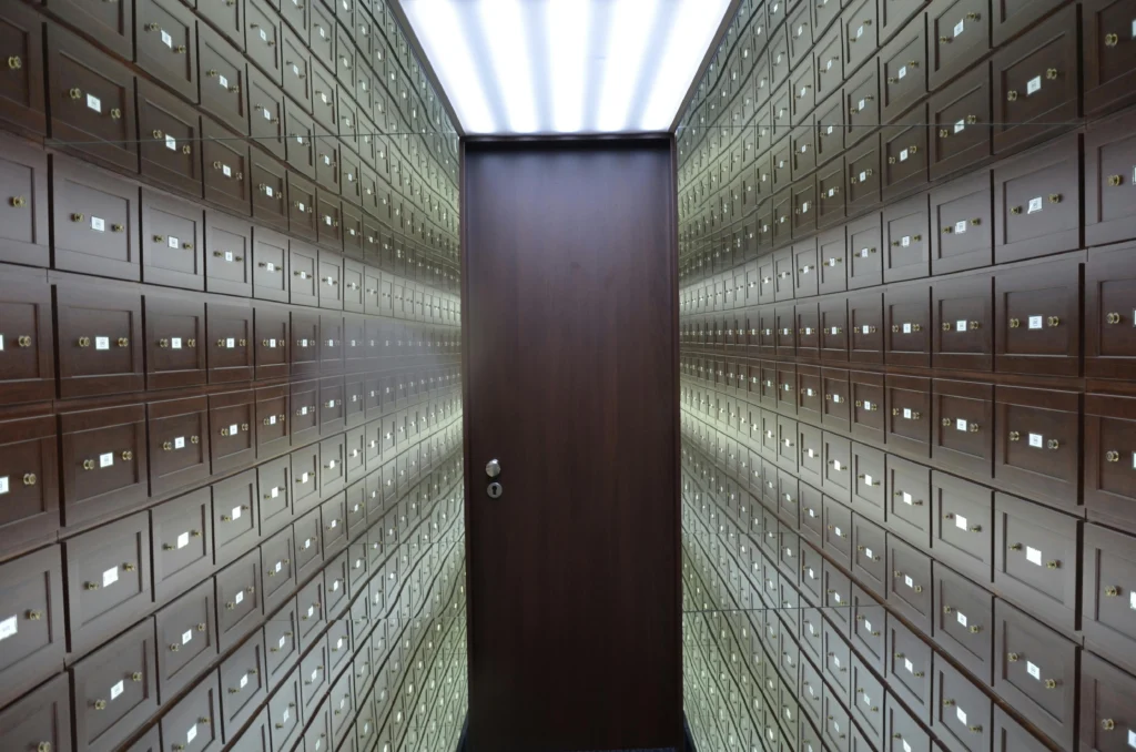 Caveau con pareti di cassette di sicurezza